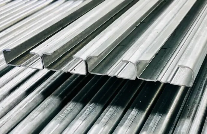 Perfil sujetador galvanizado cal. 24 6.0 m