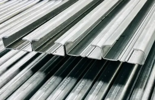 Perfil sujetador galvanizado cal. 24 6.0 m